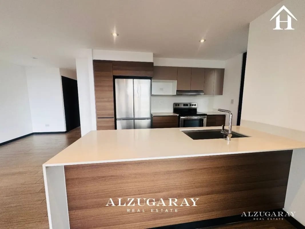 Apartamento con Jardín | 3 Hab. | Edificio en Zona 10 — Apartamento en Alquiler en Zona 10, Guatemala, Ciudad — foto 13 de 15
