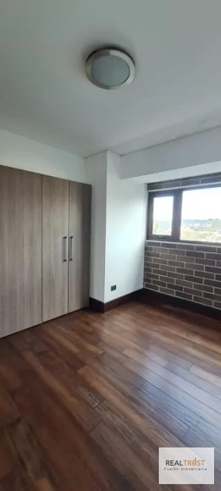 APARTAMENTO AMUEBLADO EN VENTA VIU CAYALÁ ZONA 16 — Apartamento en Venta en Zona 16, Guatemala, Ciudad — miniatura 7 de 16