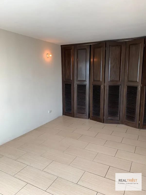 ALQUILO APARTAMENTO EN EDIFICIO CONDADO LA VILLA, ZONA 14 — Apartamento en Alquiler en Zona 14, Guatemala, Ciudad — foto 5 de 12