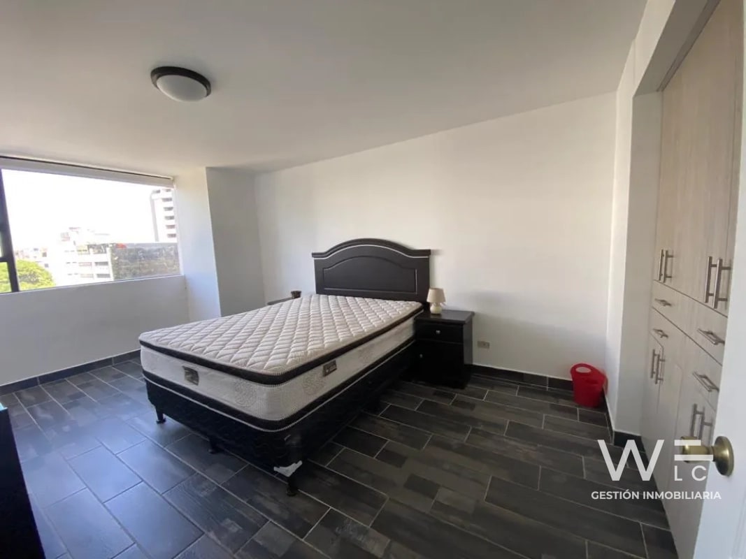 VENDO APARTAMENTO ZONA 14 - 4