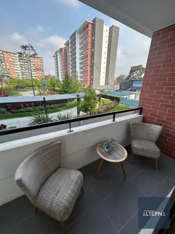 Amplio Apartamento en Renta en Zona 14 Edificio Segheria - 11
