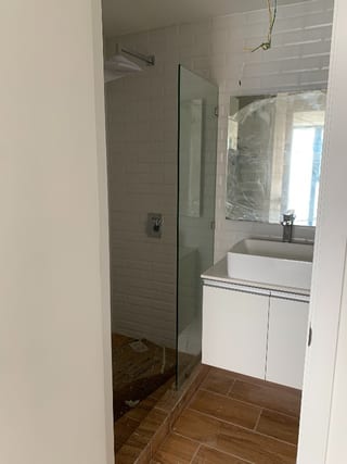 MODERNO APARTAMENTO EQUIPADO EN RENTA, EDIFICIO QUO — Apartamento en Alquiler en Zona 4, Guatemala, Ciudad — miniatura 4 de 14
