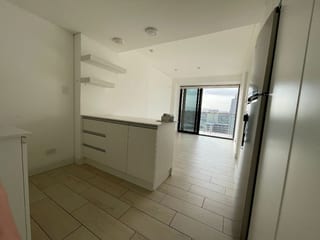 MODERNO APARTAMENTO EQUIPADO EN RENTA, EDIFICIO QUO — Apartamento en Alquiler en Zona 4, Guatemala, Ciudad — miniatura 6 de 14