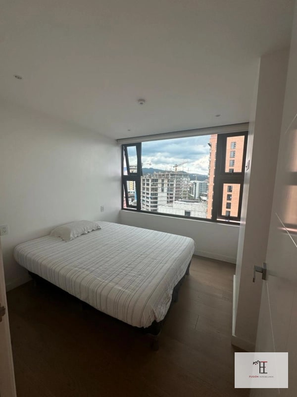 VENDO APARTAMENTO EN NIVEL 15 TOTALMENTE AMUEBLADO, AUTOMATIZADO Y MODERNO, EDIFICIO DE LIV ZONA 15 VH1 - 5