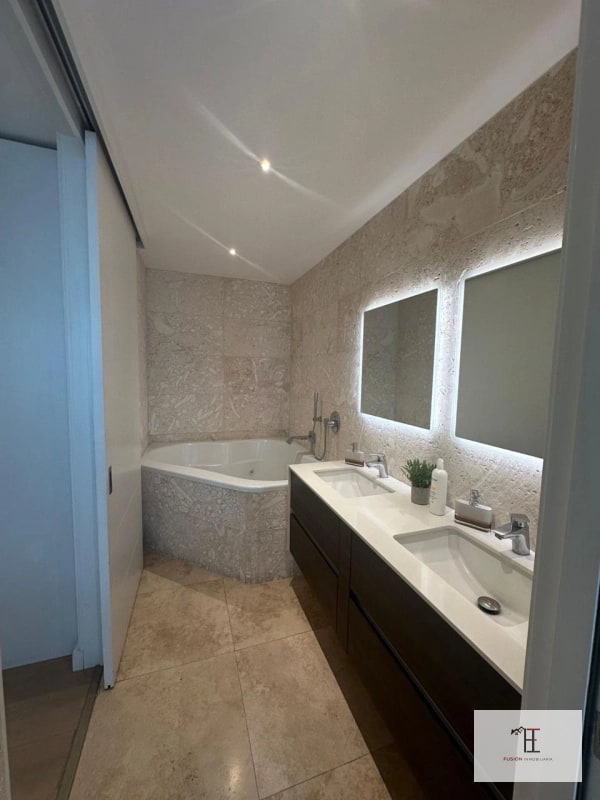 VENDO APARTAMENTO EN NIVEL 15 TOTALMENTE AMUEBLADO, AUTOMATIZADO Y MODERNO, EDIFICIO DE LIV ZONA 15 VH1 - 1