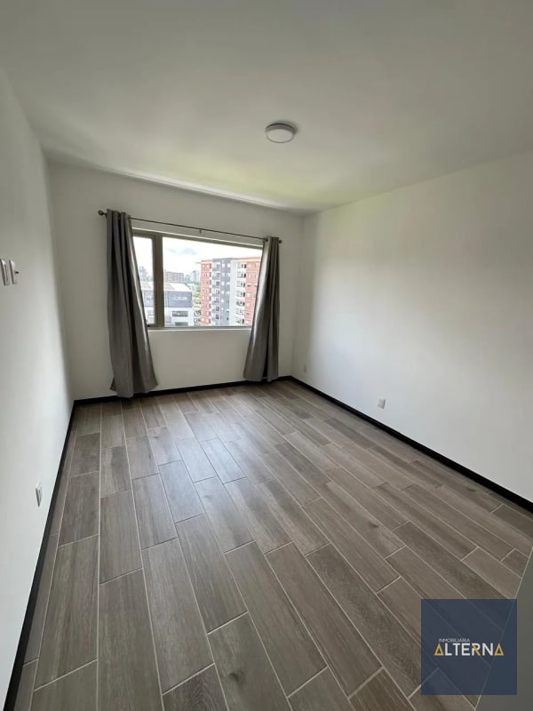 Amplio Apartamento en Renta en Zona 14 Edificio Segheria - 3