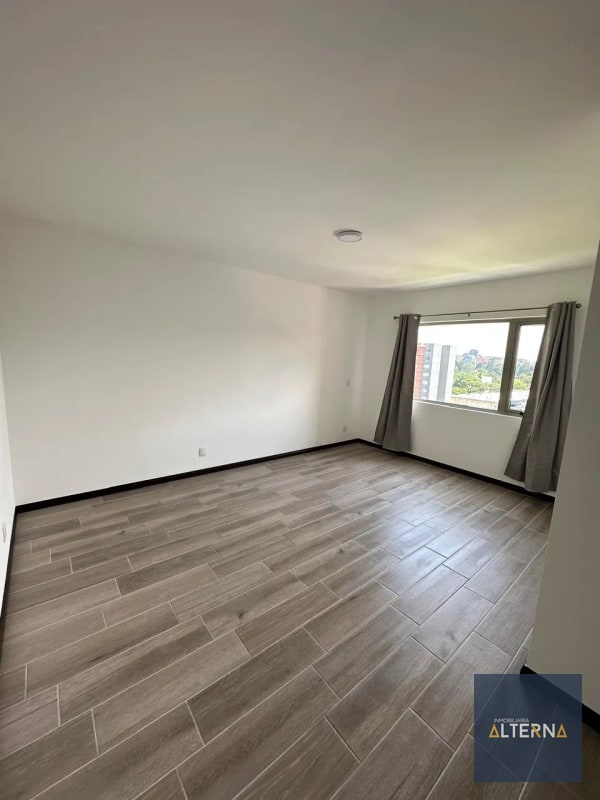 Amplio Apartamento en Renta en Zona 14 Edificio Segheria - 9