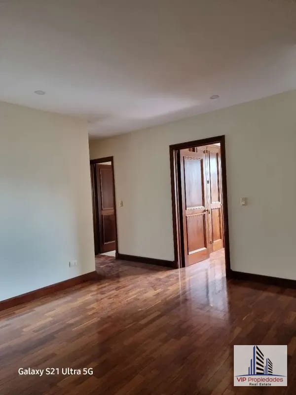 Altos de Santa Clara, Z. 10 Apartamento en renta — Apartamento en Alquiler en Altos de Santa Clara, Zona 10, Guatemala, Ciudad — foto 8 de 12