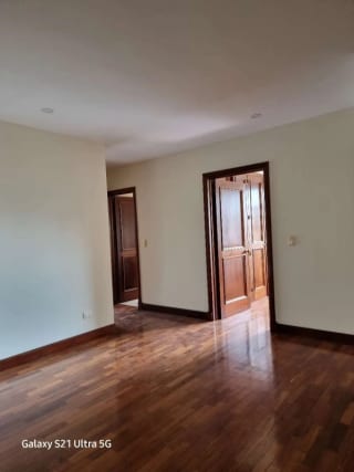 Altos de Santa Clara, Z. 10 Apartamento en renta — Apartamento en Alquiler en Altos de Santa Clara, Zona 10, Guatemala, Ciudad — miniatura 8 de 12