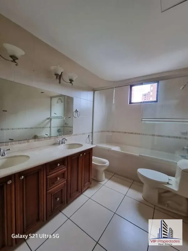 Altos de Santa Clara, Z. 10 Apartamento en renta — Apartamento en Alquiler en Altos de Santa Clara, Zona 10, Guatemala, Ciudad — foto 7 de 12