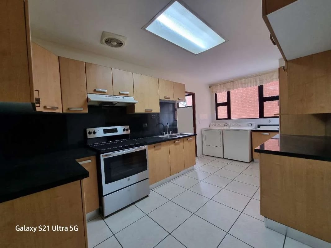 Altos de Santa Clara, Z. 10 Apartamento en renta — Apartamento en Alquiler en Altos de Santa Clara, Zona 10, Guatemala, Ciudad — foto 5 de 12