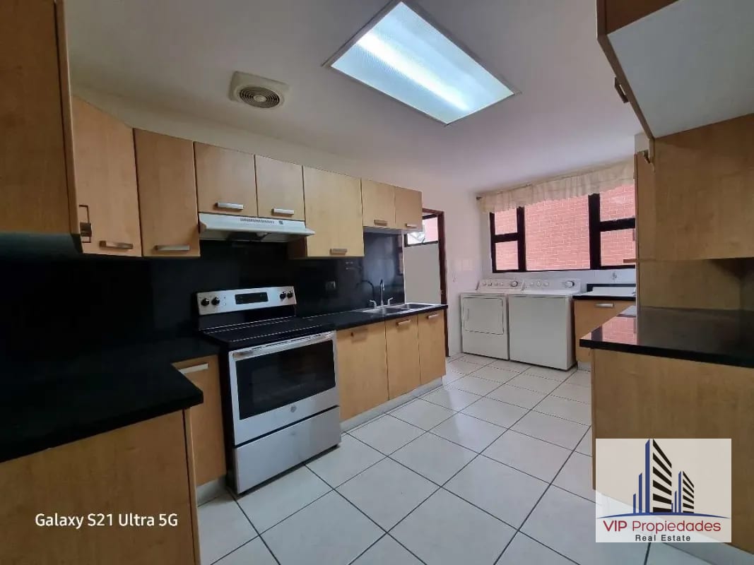 Altos de Santa Clara, Z. 10 Apartamento en renta — Apartamento en Alquiler en Altos de Santa Clara, Zona 10, Guatemala, Ciudad — foto 5 de 12