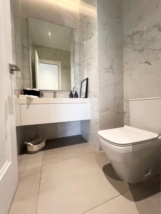 VENDO LUJOSO APARTAMENTO AMUEBLADO EN OAKLAND, zona 10 — Apartamento en Venta en Oakland I, Zona 10, Guatemala, Ciudad — miniatura 5 de 8