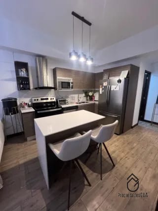 Apto de 1 dormitorio con balcón — Apartamento en Venta en Zona 10, Guatemala, Ciudad — miniatura 6 de 13