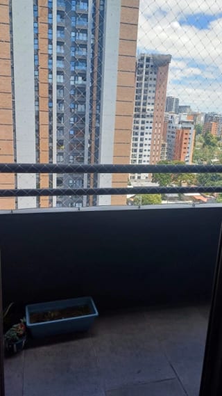 Apartamento amueblado en renta zona 10 — Apartamento en Alquiler en Zona 10, Guatemala, Ciudad — miniatura 2 de 10