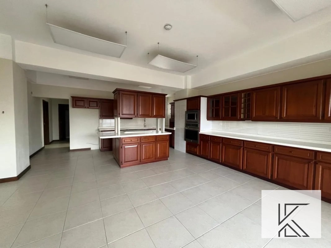 Apartamento Boutique en prestigioso edificio en zona 10 - 13