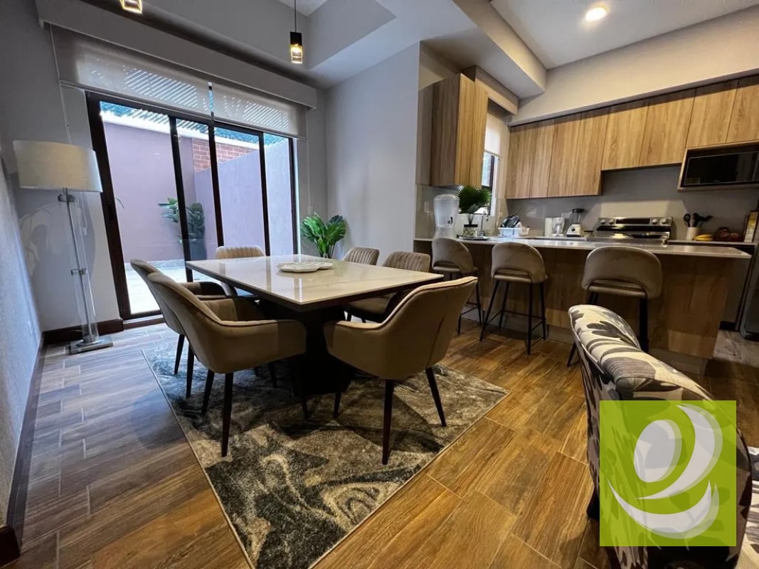 Vendo Apartamento en primer Nivel en zona 10 - 2