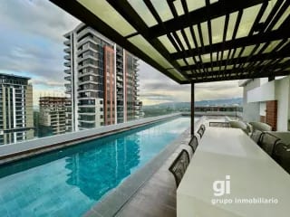 3 dormitorios, cuarto de servicio y sala familiar! — Apartamento en Venta en Zona 10, Guatemala, Ciudad — miniatura 2 de 14