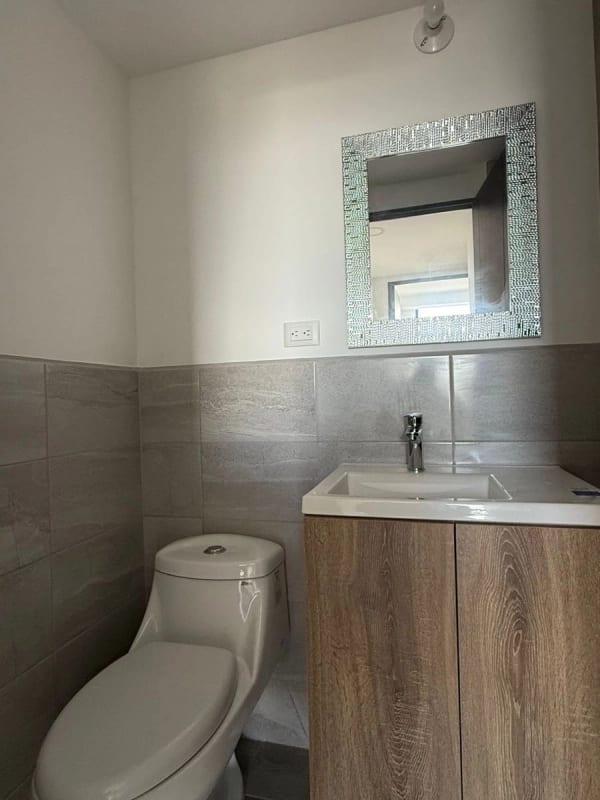 Apartamento para estrenar en Z 5 . Línea blanca completa y aires acondicionados — Apartamento en Alquiler en Zona 5, Guatemala, Ciudad — foto 2 de 11