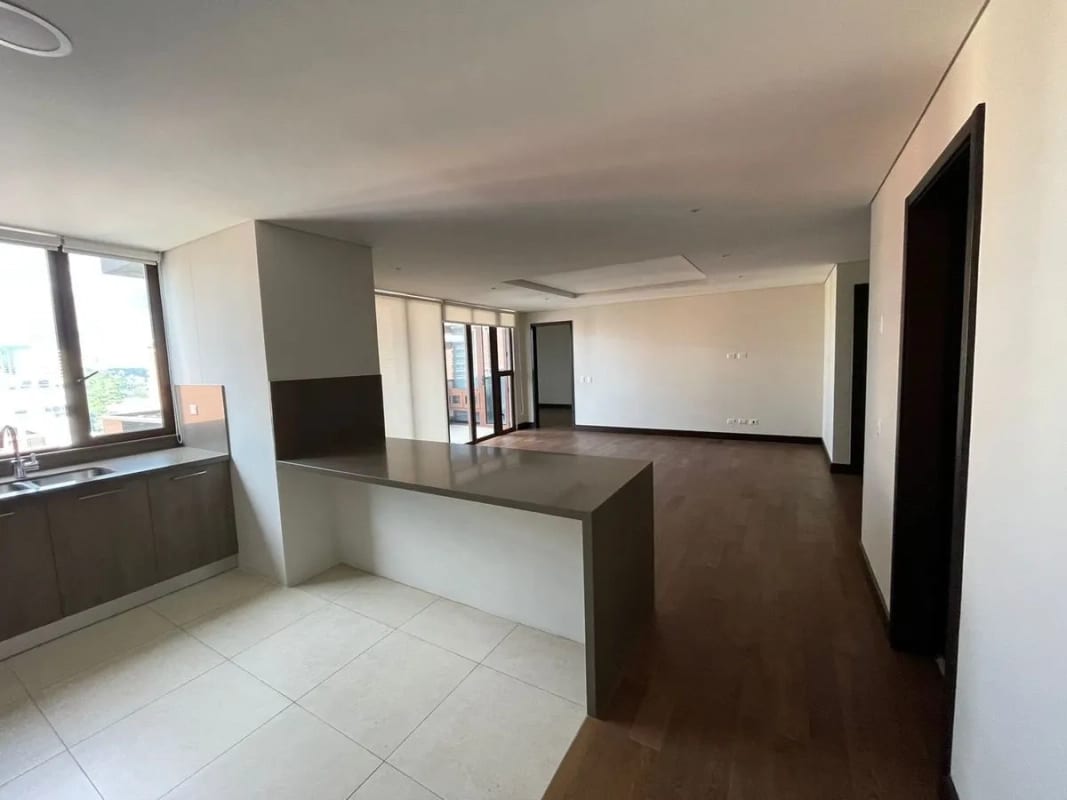 Alquiler de Apartamento en Edificio Zona 14 — Apartamento en Alquiler en Santa Inés, Zona 14, Guatemala, Ciudad — foto 7 de 8