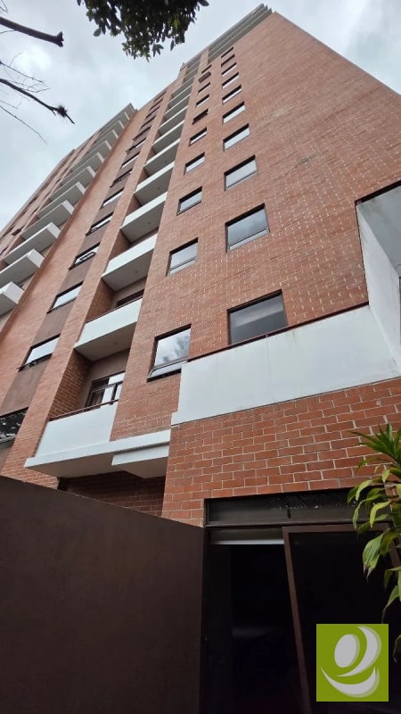 VENDO APARTAMENTO EN SALVATTORE ZONA 10 - 13