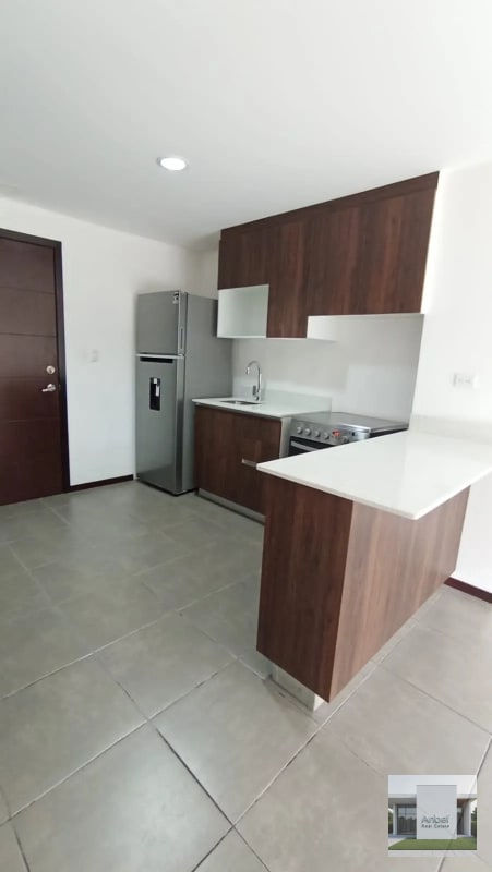 CASA TRES, Apartamento en Venta de Un Dormitorio en Zona 3 - 8