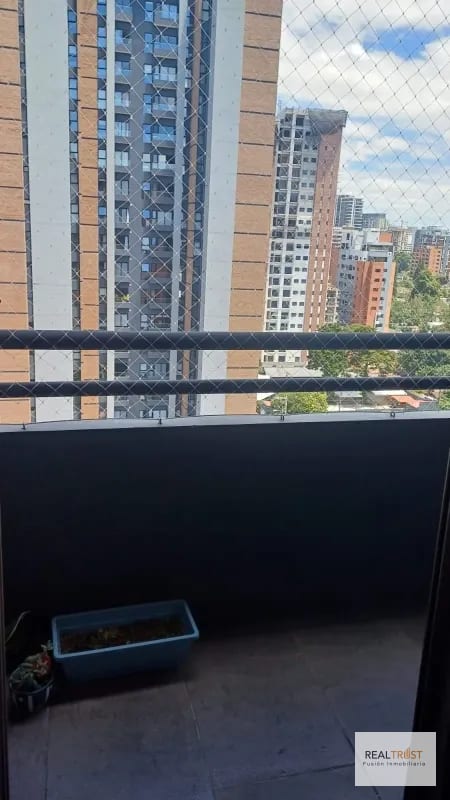 Apartamento AMUEBLADO en renta zona 10 — Apartamento en Alquiler en Zona 10, Guatemala, Ciudad — foto 9 de 10