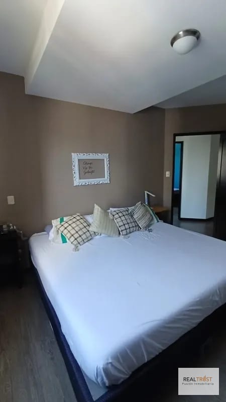 Apartamento AMUEBLADO en renta zona 10 — Apartamento en Alquiler en Zona 10, Guatemala, Ciudad — foto 3 de 10