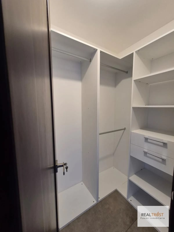 EN RENTA PRECIOSO APARTAMENTO CON TERRAZA, SAN LÁZARO ZONA 15 - 5