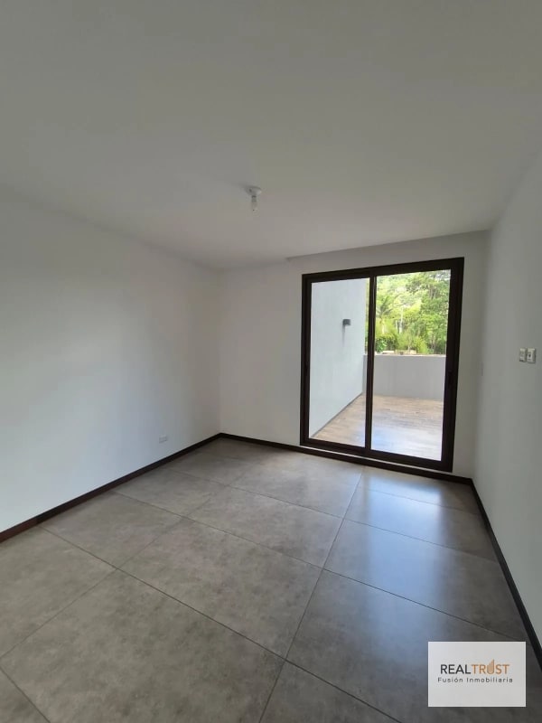 EN RENTA PRECIOSO APARTAMENTO CON TERRAZA, SAN LÁZARO ZONA 15 - 2