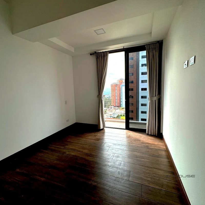 APARTAMENTO EN VENTA EN ZONA 14 EN NIVEL ALTO - 7