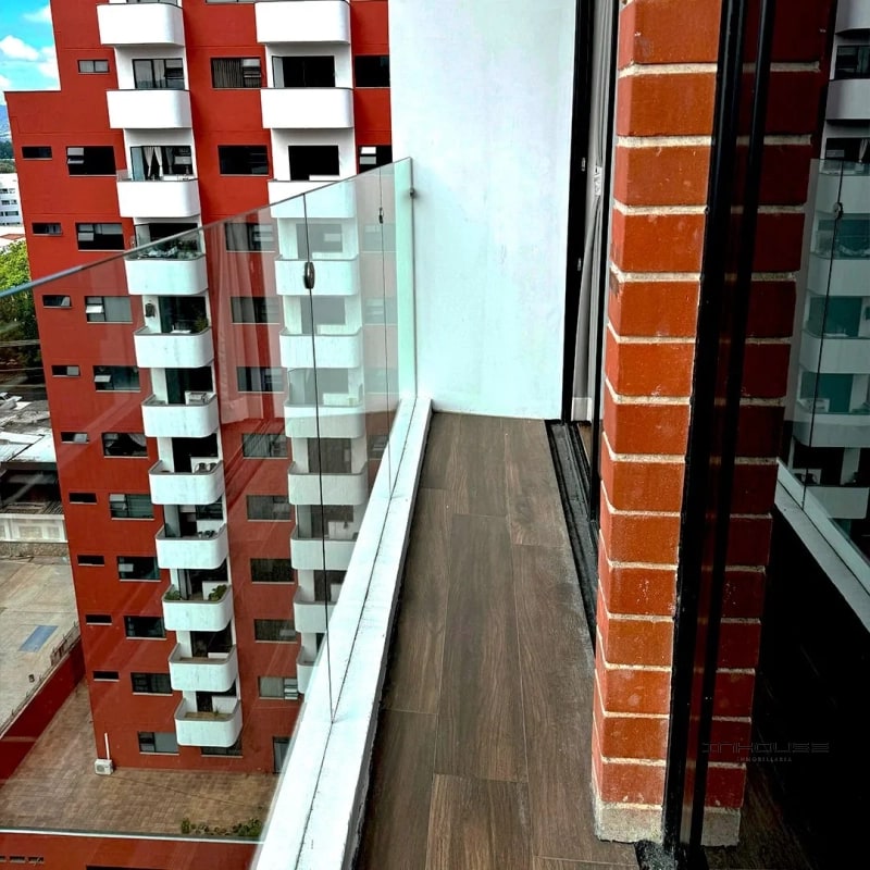 APARTAMENTO EN VENTA EN ZONA 14 EN NIVEL ALTO - 4