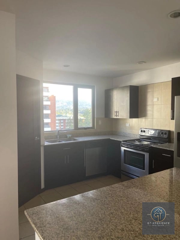 Apartamento en renta en edificio Torre Quattro, zona 14 - 12
