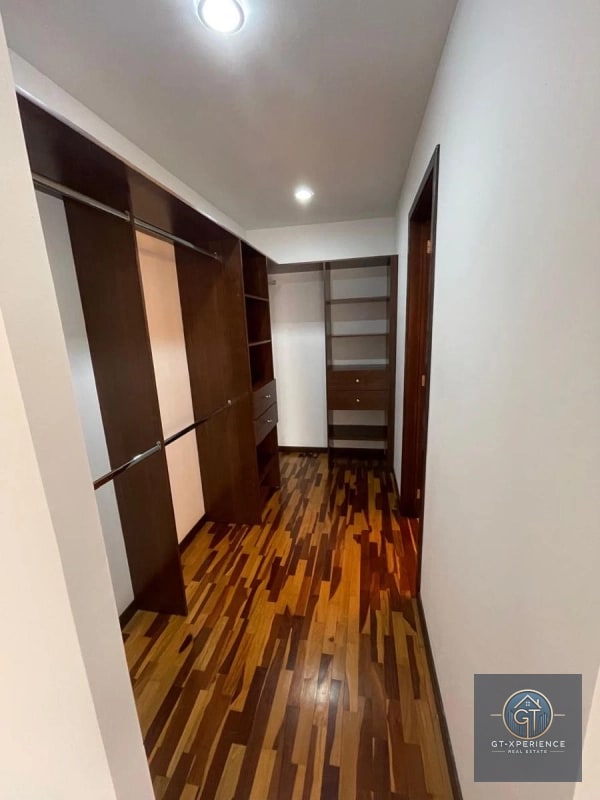 Apartamento en renta en edificio Torre Quattro, zona 14 - 8