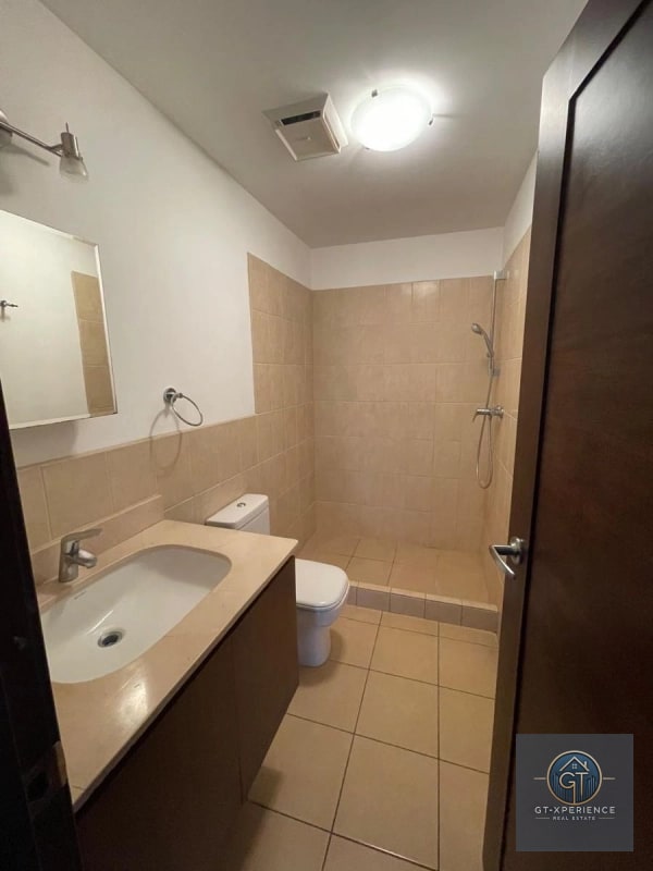 Apartamento en renta en edificio Torre Quattro, zona 14 - 5