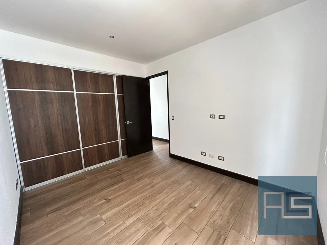 Apartamento en Venta, zona 10 cerca de Oakland Mall, La Estación, Diagonal 6 - 8