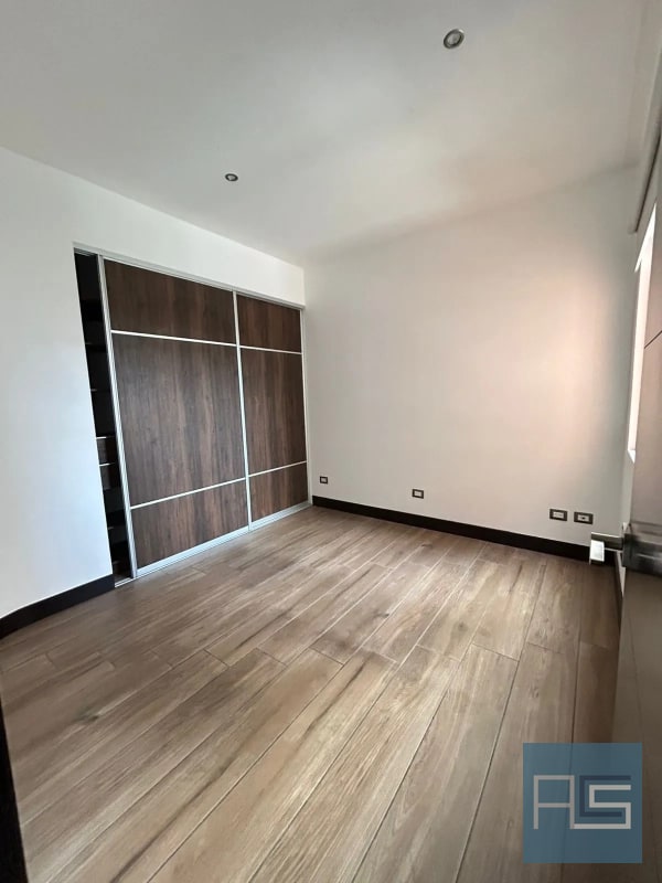 Apartamento en Venta, zona 10 cerca de Oakland Mall, La Estación, Diagonal 6 - 6