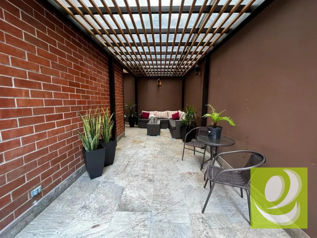 VENDO APARTAMENTO EN 1ER NIVEL ZONA 10 - 2