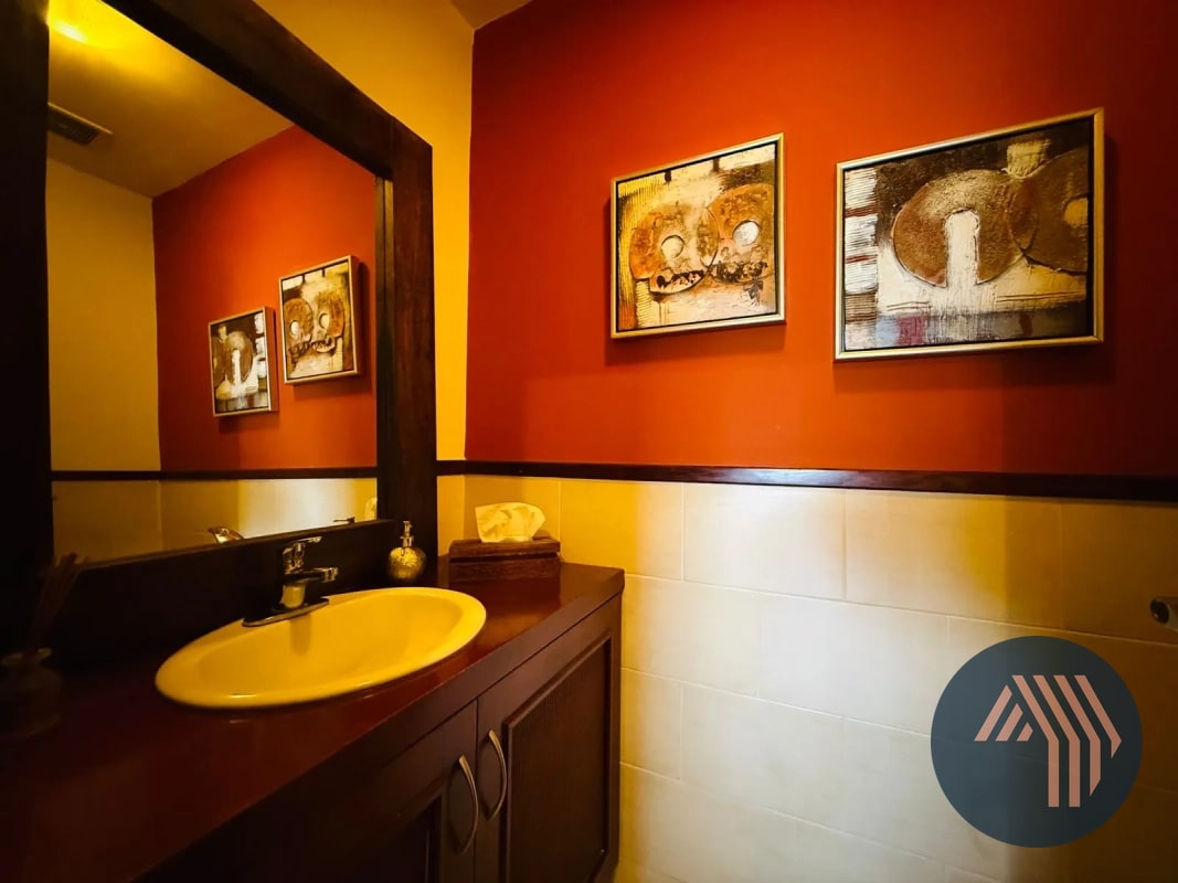 VENTA DE CÉNTRICO Y AMPLIO APARTAMENTO - BENEVENTO, ZONA 14 - 15