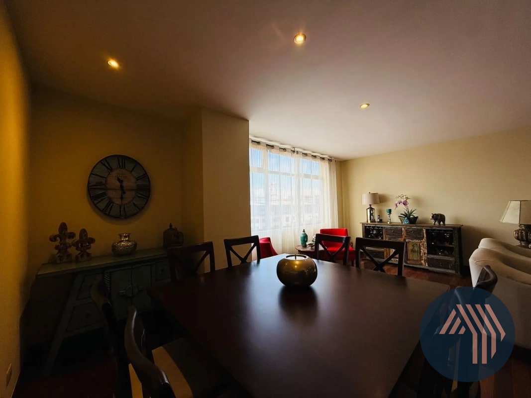 VENTA DE CÉNTRICO Y AMPLIO APARTAMENTO - BENEVENTO, ZONA 14 - 14