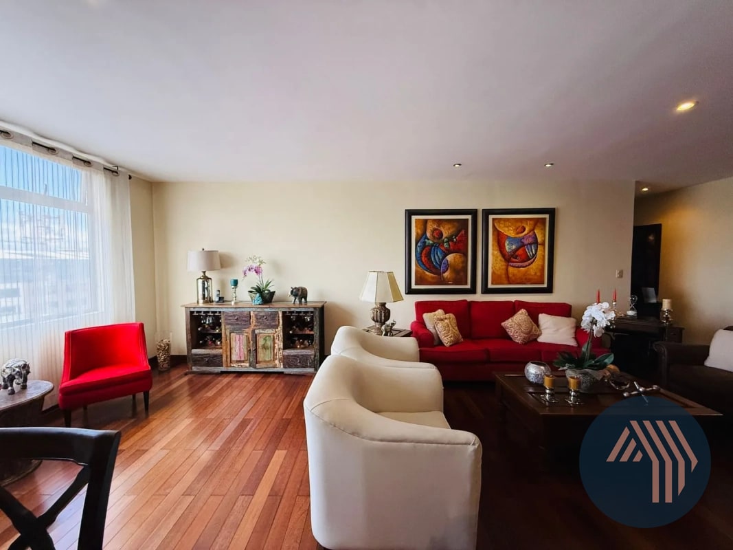 VENTA DE CÉNTRICO Y AMPLIO APARTAMENTO - BENEVENTO, ZONA 14 - 13