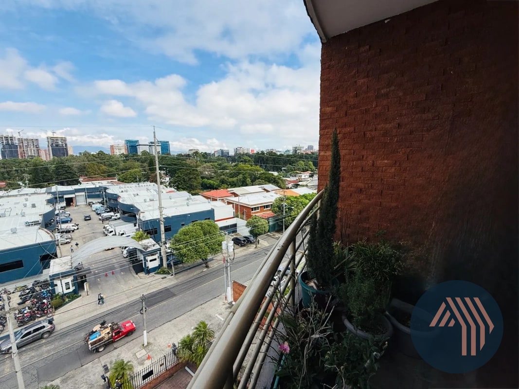 VENTA DE CÉNTRICO Y AMPLIO APARTAMENTO - BENEVENTO, ZONA 14 - 8