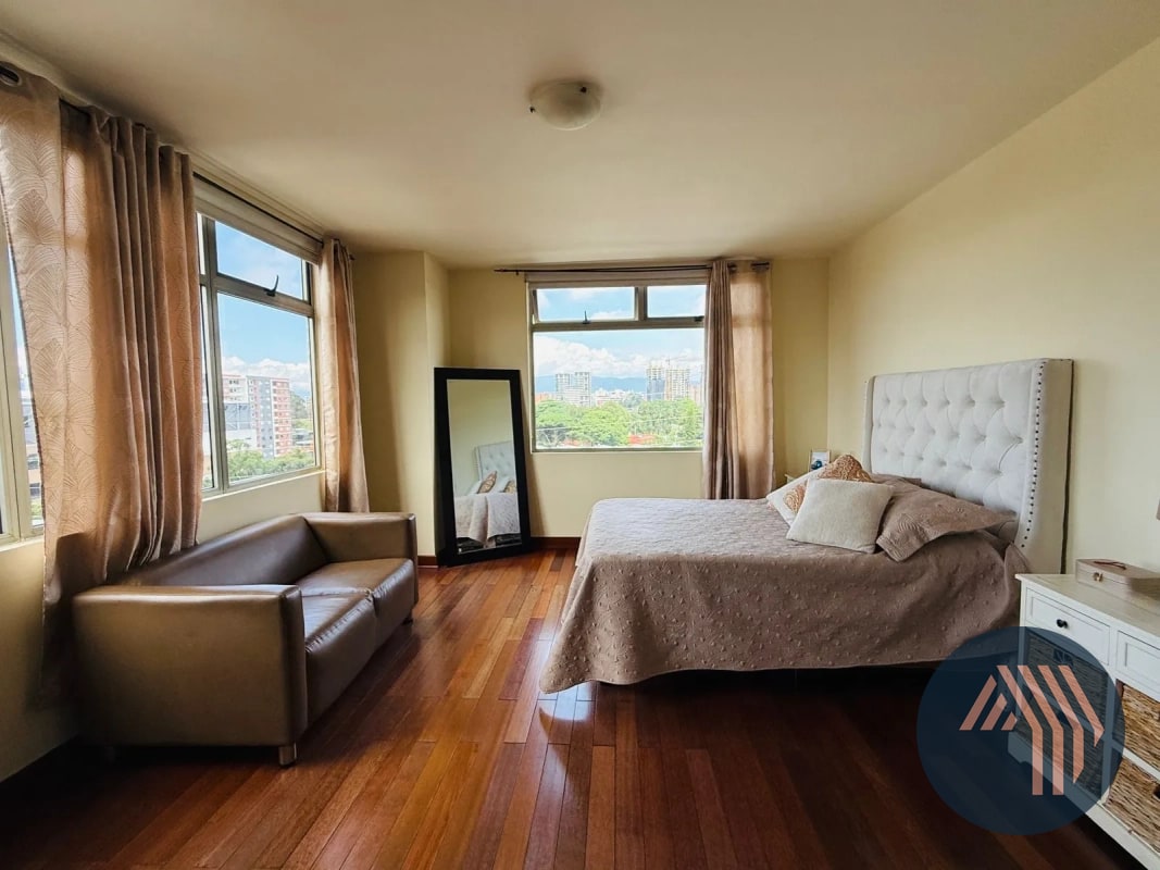 VENTA DE CÉNTRICO Y AMPLIO APARTAMENTO - BENEVENTO, ZONA 14 - 3