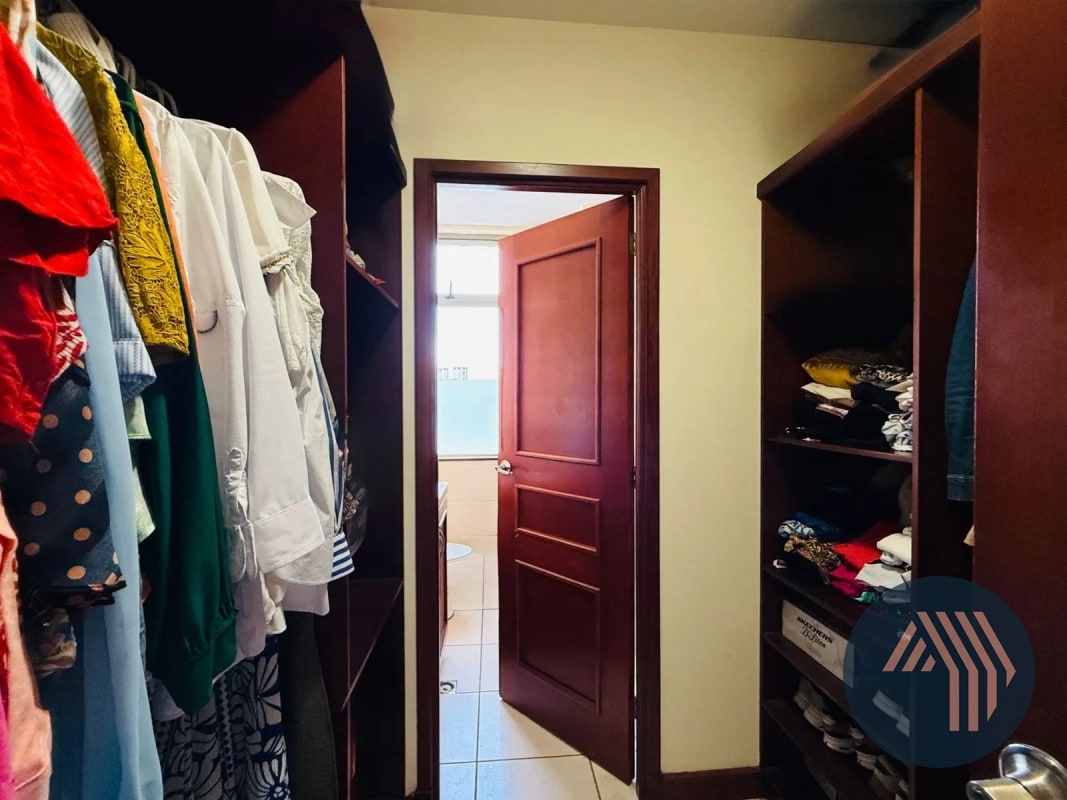 VENTA DE CÉNTRICO Y AMPLIO APARTAMENTO - BENEVENTO, ZONA 14 - 2
