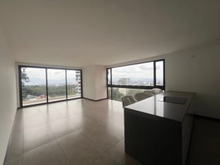 Apartamento Renta Zona 15 San Lázaro, 154 MTS2 + 39 Mts Terraza , 3 Dormitorios, + Dormitorio de Servicio $2,500 — Apartamento en Alquiler en Zona 15, Guatemala, Ciudad — miniatura 1 de 7