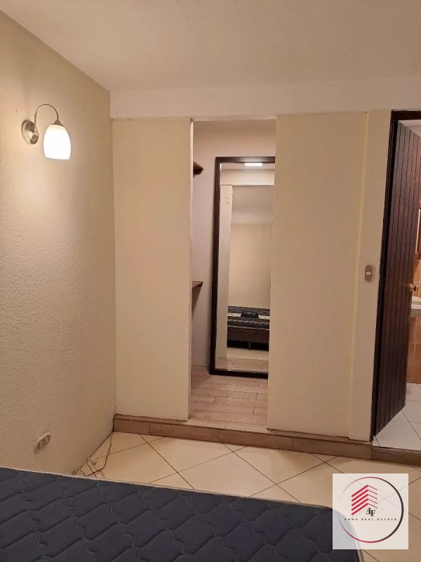 RENTA DE céntrico apartamento de una habitación en zona 10 a una cuadra de Oakland Mall diagonal 6 — Apartamento en Alquiler en Zona 10, Guatemala, Ciudad — foto 11 de 17