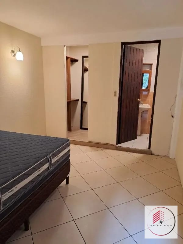 RENTA DE céntrico apartamento de una habitación en zona 10 a una cuadra de Oakland Mall diagonal 6 — Apartamento en Alquiler en Zona 10, Guatemala, Ciudad — foto 10 de 17