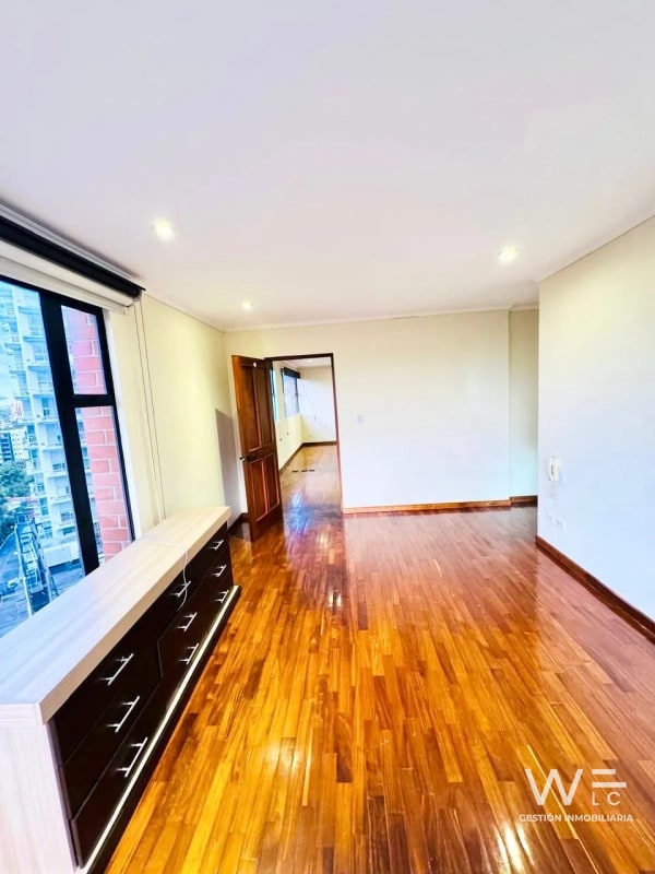 VENDO APARTAMENTO ZONA 10 - 9