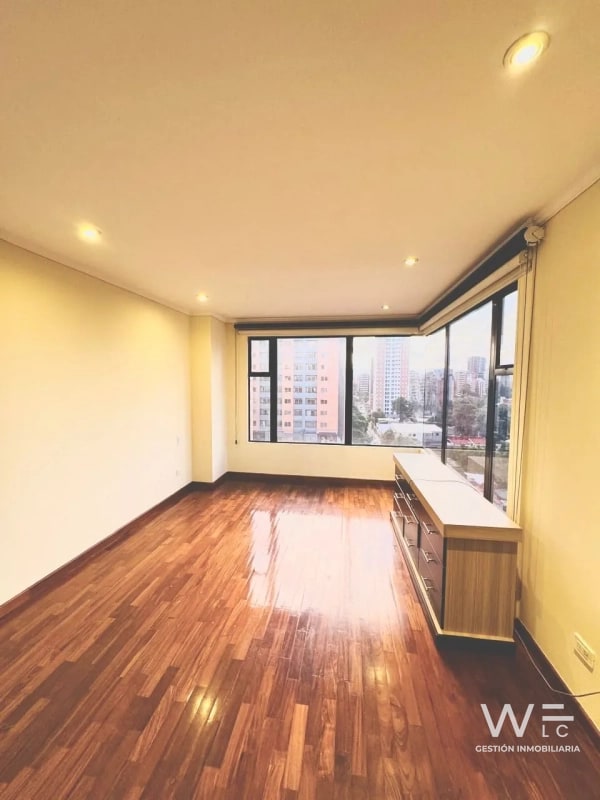 VENDO APARTAMENTO ZONA 10 - 6