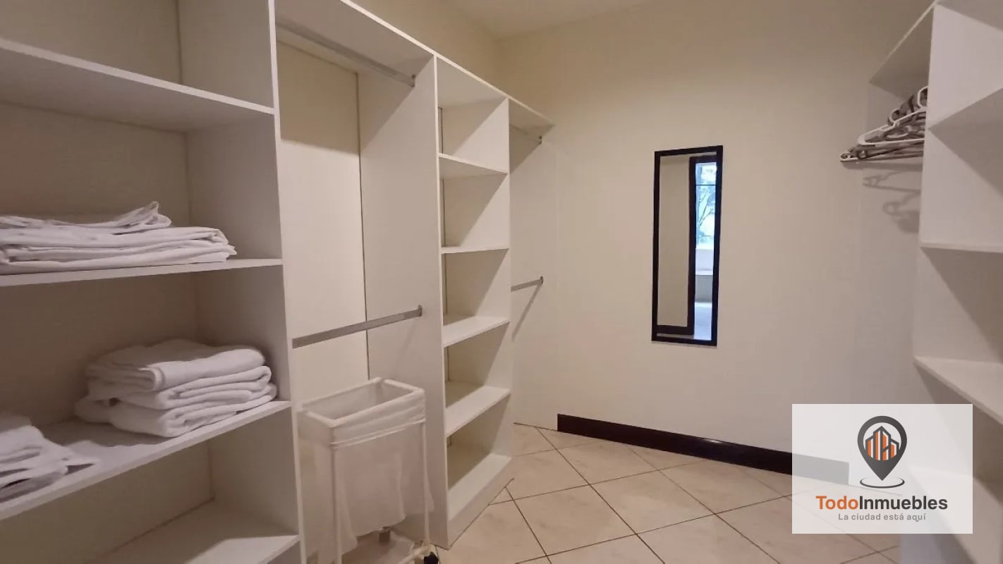 Apartamento Amueblado de 198 m2 en Renta en Milenia - 12